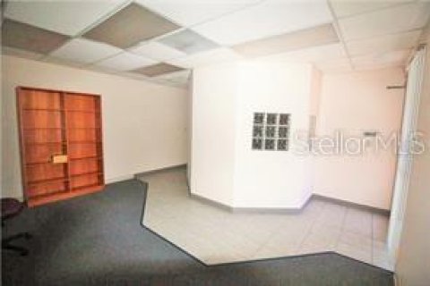 Commercial property in Orlando, Florida 120.77 sq.m. № 2110114 - photo 2