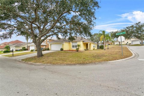 House in Haines City, Florida 4 bedrooms, 143.26 sq.m. № 1557295 - photo 2