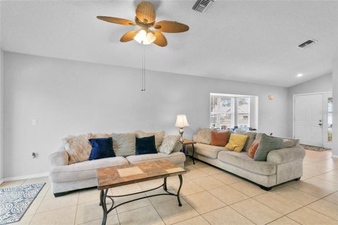House in Haines City, Florida 4 bedrooms, 143.26 sq.m. № 1557295 - photo 7