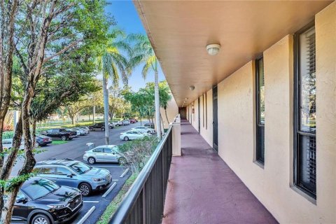 Copropriété à louer à Margate, Floride: 2 chambres, 101.26 m2 № 2350996 - photo 9