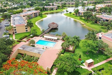 Copropriété à louer à Margate, Floride: 2 chambres, 101.26 m2 № 2350996 - photo 2