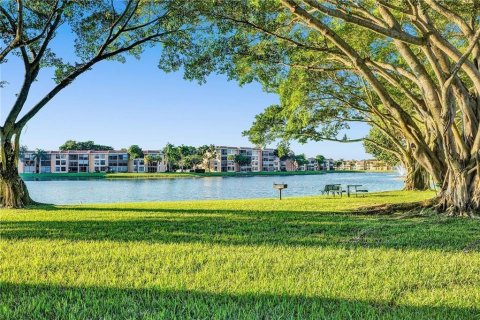 Copropriété à louer à Margate, Floride: 2 chambres, 101.26 m2 № 2350996 - photo 6