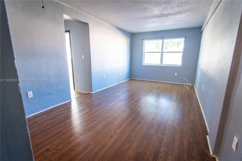 Appartement à louer à Miami, Floride: 2 chambres, 74.32 m2 № 1964775 - photo 2