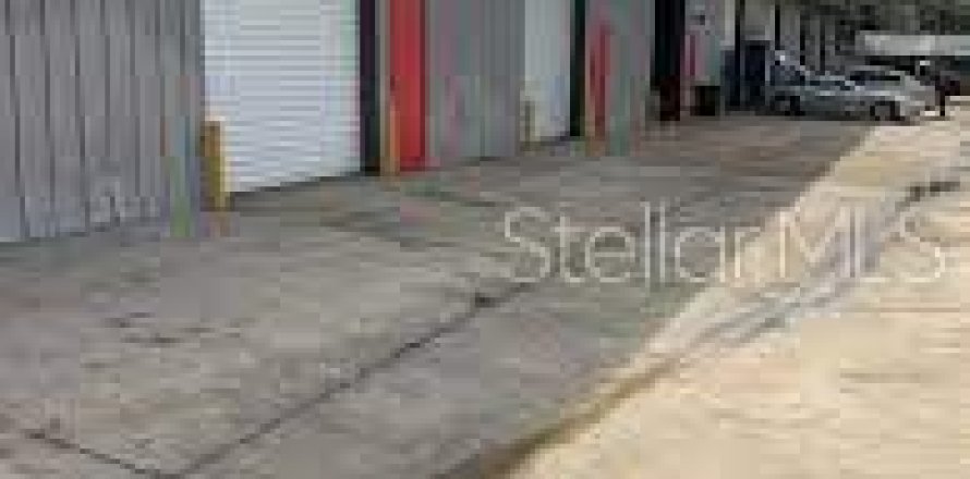 Propiedad comercial en Sanford, Florida 1114.83 m2 № 307135
