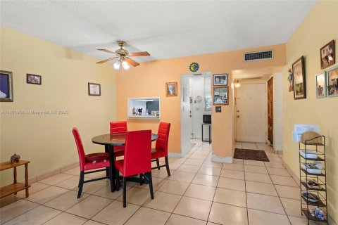 Condo in Aventura, Florida, 1 bedroom  № 1937663 - photo 15