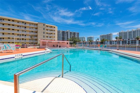 Condo in Aventura, Florida, 1 bedroom  № 1937663 - photo 22