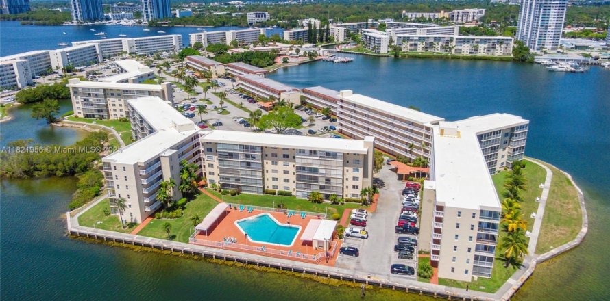 Condominio en Aventura, Florida, 1 dormitorio  № 1937663