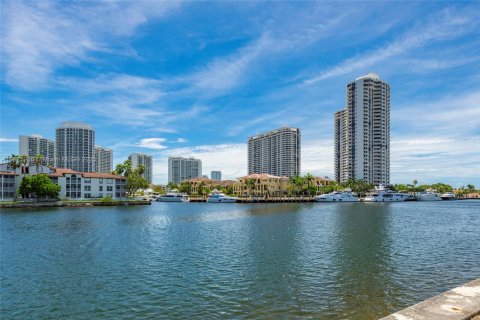 Condominio en venta en Aventura, Florida, 1 dormitorio, 71.35 m2 № 1937663 - foto 30