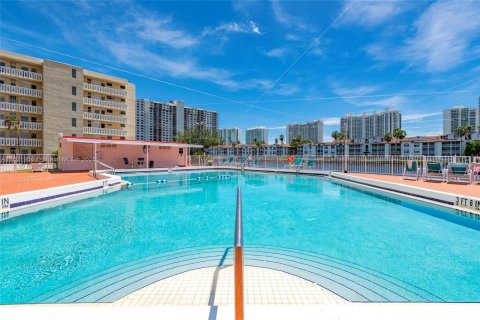 Condo in Aventura, Florida, 1 bedroom  № 1937663 - photo 21