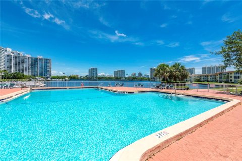 Condominio en venta en Aventura, Florida, 1 dormitorio, 71.35 m2 № 1937663 - foto 19