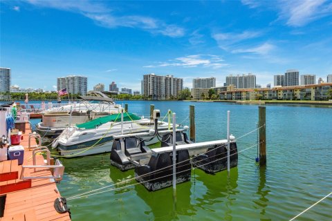 Condominio en venta en Aventura, Florida, 1 dormitorio, 71.35 m2 № 1937663 - foto 24