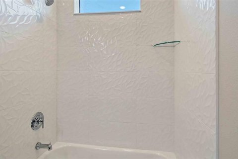 House in Lakewood Ranch, Florida 3 bedrooms, 215.35 sq.m. № 1340720 - photo 25