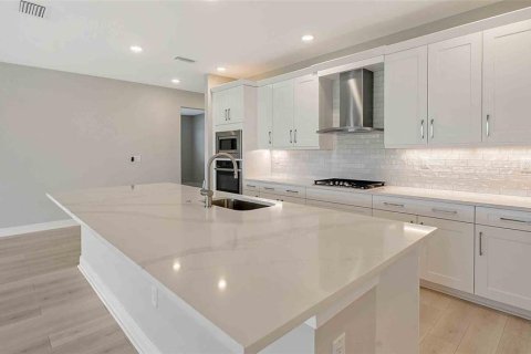 House in Lakewood Ranch, Florida 3 bedrooms, 215.35 sq.m. № 1340720 - photo 3