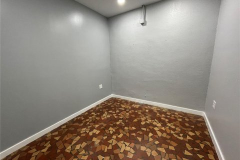 Immobilier commercial à louer à Leesburg, Floride № 2166322 - photo 5