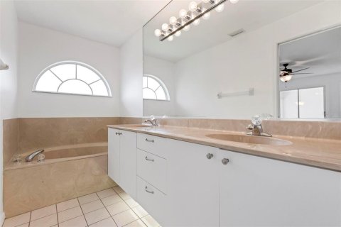 Casa en venta en Sarasota, Florida, 3 dormitorios, 180.6 m2 № 2101339 - foto 25