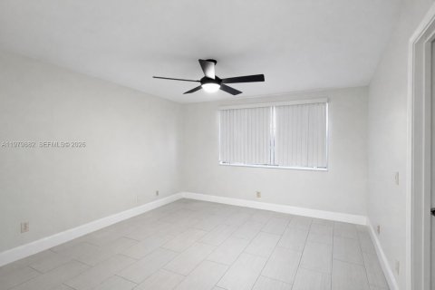 Copropriété à louer à Coral Springs, Floride: 2 chambres, 91.42 m2 № 2046249 - photo 6