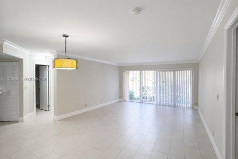 Copropriété à louer à Coral Springs, Floride: 2 chambres, 91.42 m2 № 2046249 - photo 4
