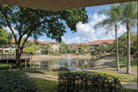 Copropriété à louer à Coral Springs, Floride: 2 chambres, 91.42 m2 № 2046249 - photo 13