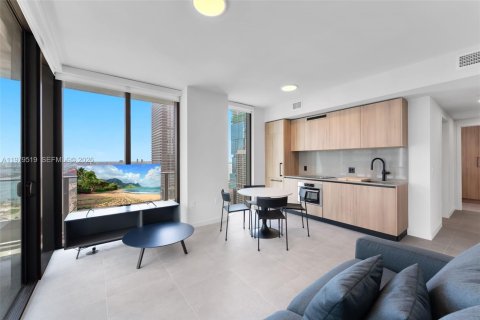 Condo in Miami, Florida, 2 bedrooms  № 2043861 - photo 5