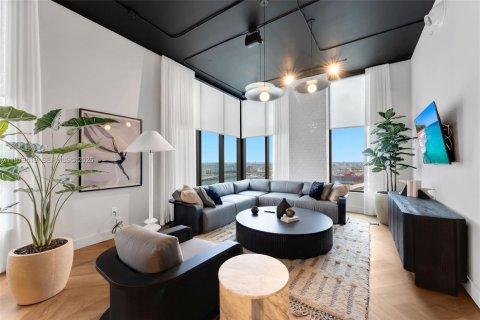 Condo in Miami, Florida, 2 bedrooms  № 2043861 - photo 17