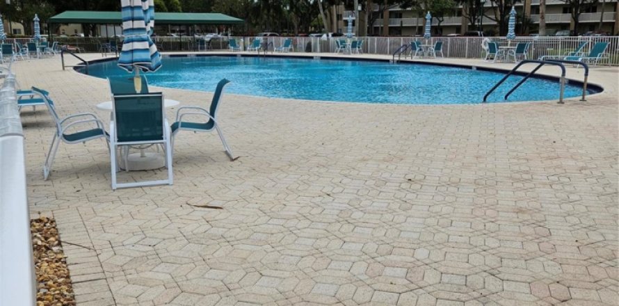 Condo in Tamarac, Florida, 2 bedrooms № 1154359