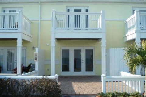 Снять в аренду таунхаус в Сент-Питерсберг, Флорида 3 комнаты, 94.95м2, № 2215630 - фото 14