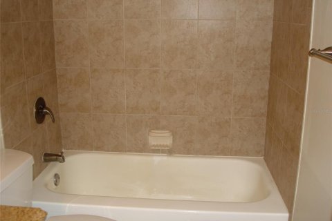 Снять в аренду таунхаус в Сент-Питерсберг, Флорида 3 комнаты, 94.95м2, № 2215630 - фото 17