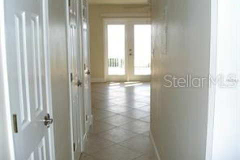 Снять в аренду таунхаус в Сент-Питерсберг, Флорида 3 комнаты, 94.95м2, № 2215630 - фото 10