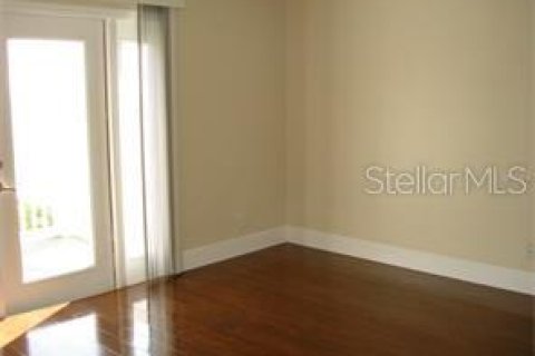 Снять в аренду таунхаус в Сент-Питерсберг, Флорида 3 комнаты, 94.95м2, № 2215630 - фото 7