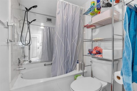 Copropriété à vendre à Hallandale Beach, Floride: 2 chambres, 135.17 m2 № 1925590 - photo 12