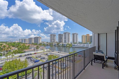 Copropriété à vendre à Hallandale Beach, Floride: 2 chambres, 135.17 m2 № 1925590 - photo 15