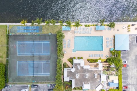 Copropriété à vendre à Hallandale Beach, Floride: 2 chambres, 135.17 m2 № 1925590 - photo 21