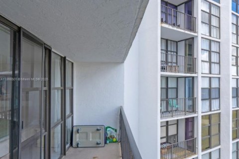 Copropriété à vendre à Hallandale Beach, Floride: 2 chambres, 135.17 m2 № 1925590 - photo 16