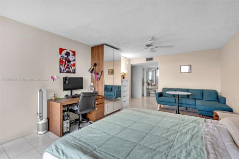 Copropriété à vendre à Hallandale Beach, Floride: 2 chambres, 135.17 m2 № 1925590 - photo 9