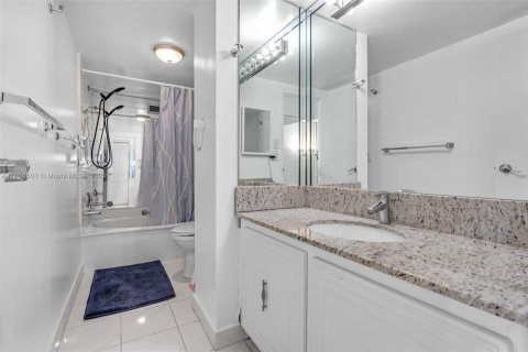 Copropriété à vendre à Hallandale Beach, Floride: 2 chambres, 135.17 m2 № 1925590 - photo 11