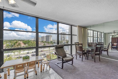 Copropriété à vendre à Hallandale Beach, Floride: 2 chambres, 135.17 m2 № 1925590 - photo 4
