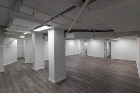 Propiedad comercial en venta en Miami, Florida № 2000687 - foto 2