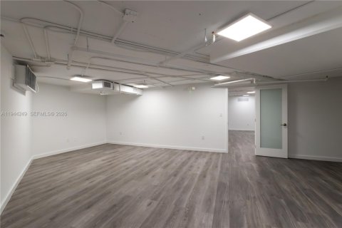 Propiedad comercial en venta en Miami, Florida № 2000687 - foto 6