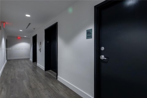 Propiedad comercial en venta en Miami, Florida № 2000687 - foto 17