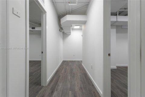 Propiedad comercial en venta en Miami, Florida № 2000687 - foto 15