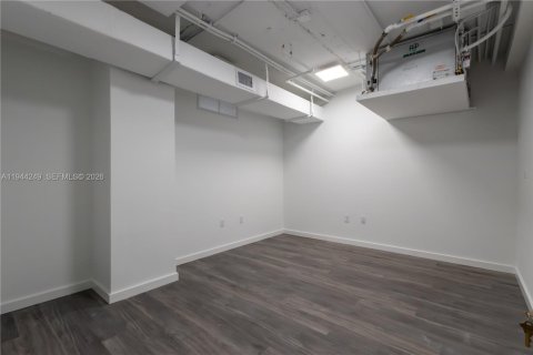 Propiedad comercial en venta en Miami, Florida № 2000687 - foto 12