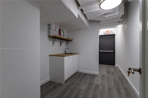 Propiedad comercial en venta en Miami, Florida № 2000687 - foto 3