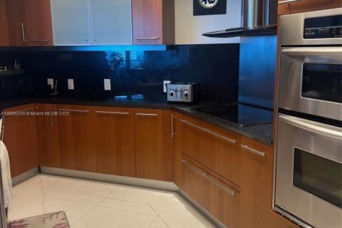 Copropriété à vendre à Surfside, Floride: 1 chambre, 115.76 m2 № 1948919 - photo 4