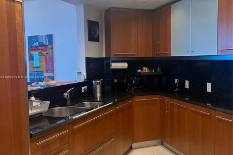 Copropriété à vendre à Surfside, Floride: 1 chambre, 115.76 m2 № 1948919 - photo 5