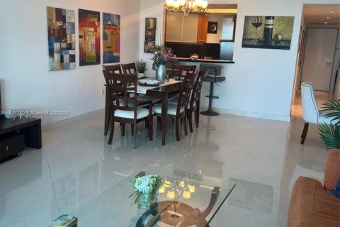 Copropriété à vendre à Surfside, Floride: 1 chambre, 115.76 m2 № 1948919 - photo 2