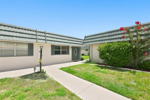 Condo in Sun City Center, Florida, 1 bedroom  № 2199750 - photo 29
