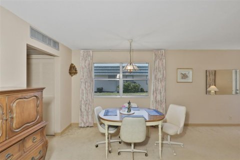 Condo in Sun City Center, Florida, 1 bedroom  № 2199750 - photo 18