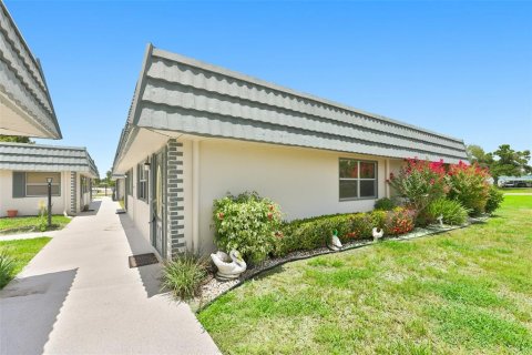 Condo in Sun City Center, Florida, 1 bedroom  № 2199750 - photo 12