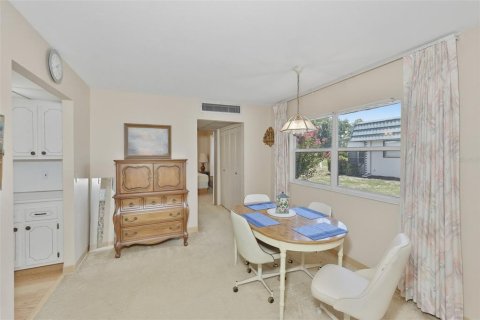 Condo in Sun City Center, Florida, 1 bedroom  № 2199750 - photo 3