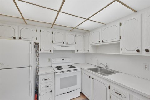 Condo in Sun City Center, Florida, 1 bedroom  № 2199750 - photo 4